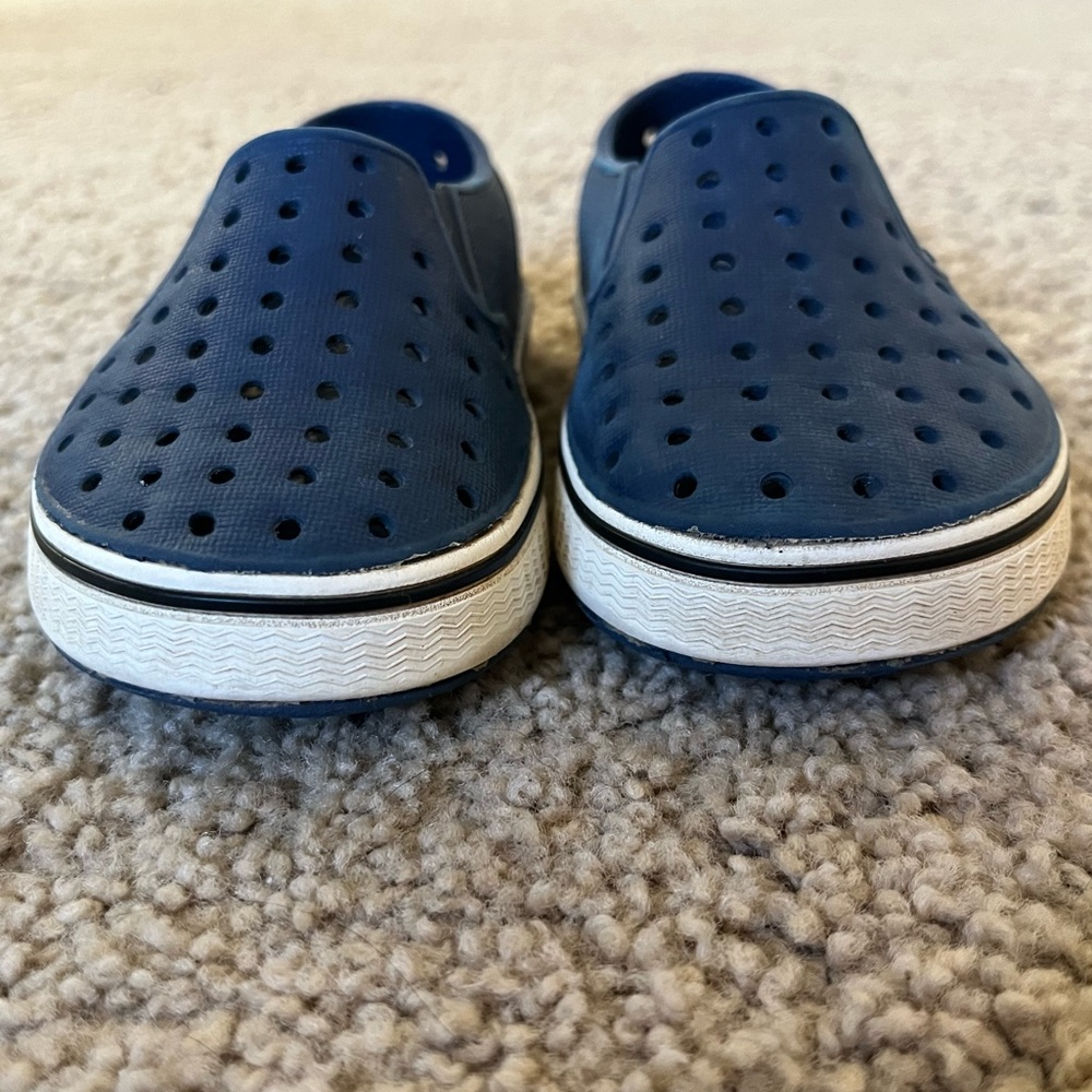 Native Shoes Sz 7